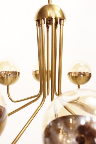 Yarım Küre Glob Camlı Avize – Lak Bal Kaplama, 8×E14 | Modern Salon & Oturma Odası Aydınlatma