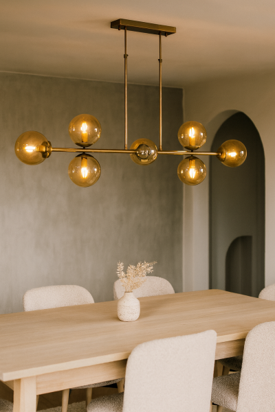 Sıralı Glob Cam Avize – Pirinç Kaplama, 8×E14 | Modern Salon & Yemek Odası Aydınlatma