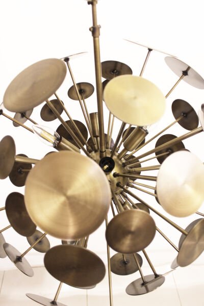 50’lik Pullu Sarkıt Avize – Pirinç Kaplama, 9×E14 | Modern Büyük Salon & Yemek Alanı Aydınlatma