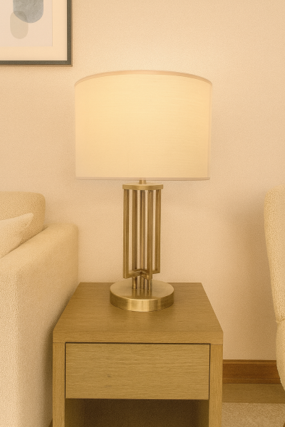 Dikdörtgen Masa Lambası – Demir & Pirinç Kaplama, 3×E14, Modern Tasarım | Besa Design