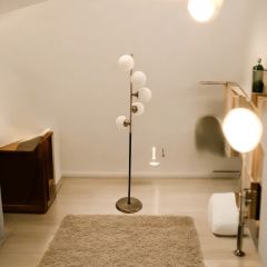 Helezon Glob Camlı Modern Lambader – Spiral Gövdeli Şık ve Estetik Salon Köşe Aydınlatması
