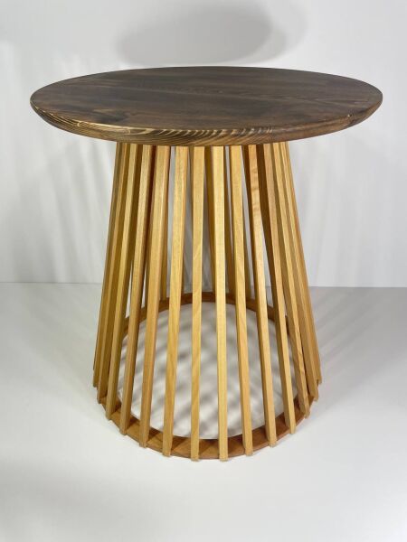 Yuvarlak Ahşap Yan Sehpa 44 cm – Dekoratif Çıtalı Ayak Tasarımlı Sehpa 47 cm