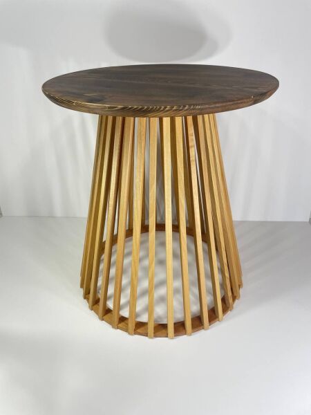 Yuvarlak Ahşap Yan Sehpa 44 cm – Dekoratif Çıtalı Ayak Tasarımlı Sehpa 47 cm