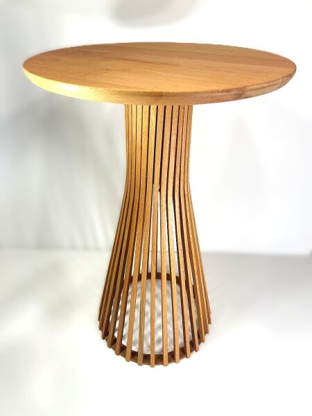 Yuvarlak Ahşap Yan Sehpa 41 cm – Dikey Çıtalı Modern Tasarım Sehpa 60 cm