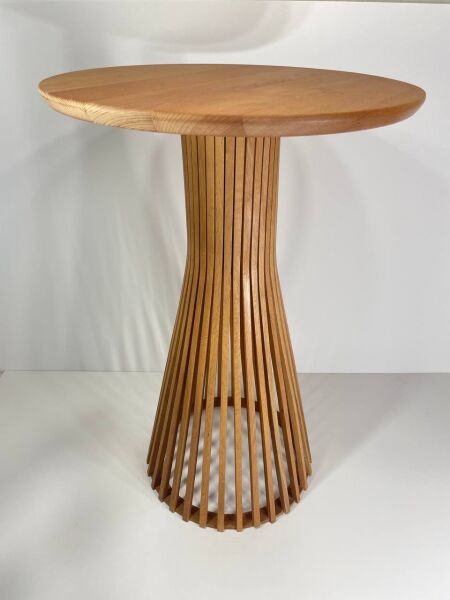Yuvarlak Ahşap Yan Sehpa 41 cm – Dikey Çıtalı Modern Tasarım Sehpa 60 cm