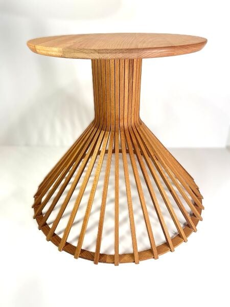 Yuvarlak Ahşap Yan Sehpa 41 cm – Dekoratif Dikey Çıtalı Tasarım Sehpa 47 cm