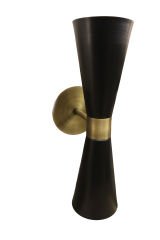 Besa Huni Modern Duvar Apliği – Odaklı Işık Tasarımlı Şık ve Endüstriyel Duvar Aydınlatması