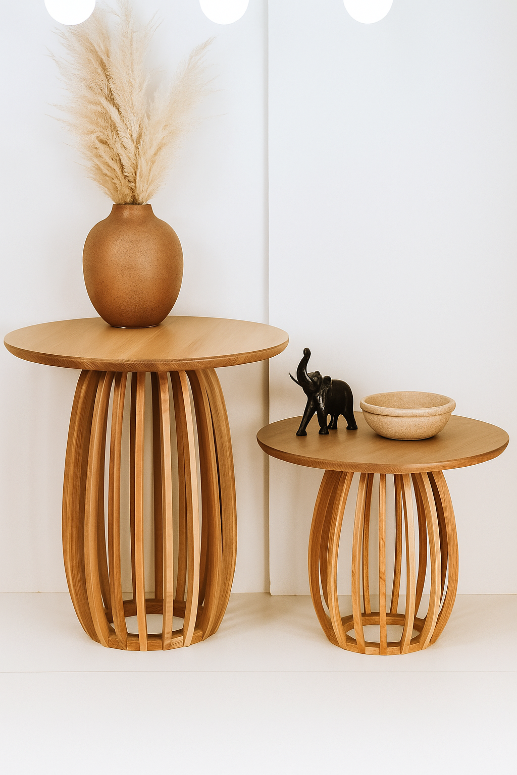 41 cm yuvarlak ahşap yan sehpa seti, 45 cm ve 36 cm yükseklik, dikey çıtalı ayak tasarımı, doğal ahşap ton