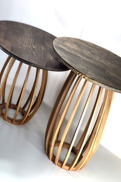 44 cm yuvarlak ahşap yan sehpa seti, 45 cm ve 36 cm yükseklik, dikey çıtalı ayak tasarımı, koyu ton tabla