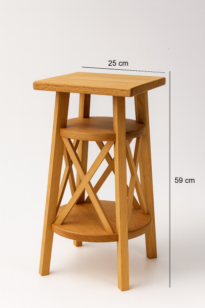 25 cm kare tablalı ahşap yan sehpa, 59 cm yükseklik, iki raflı ve çapraz destekli doğal ahşap tasarım