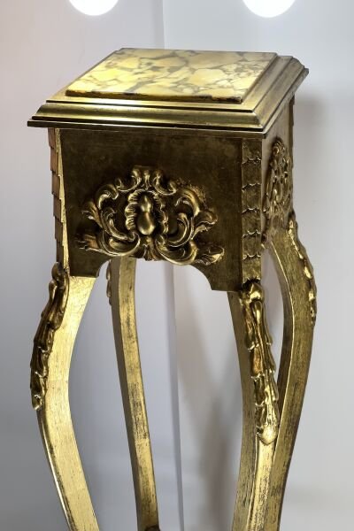 25 cm üst tablalı, 75 cm yüksekliğinde, altın varak kaplamalı klasik stil dekoratif ahşap yan sehpa