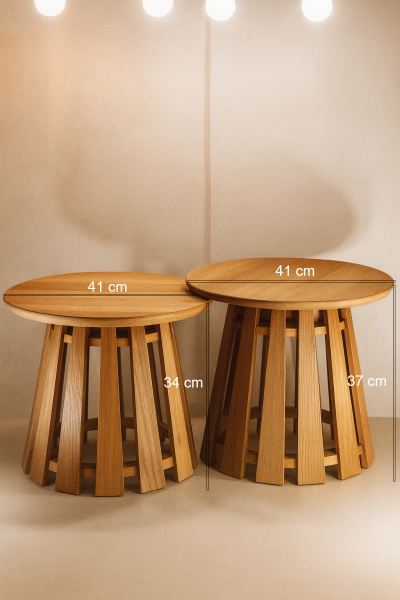 41 cm çapında yuvarlak tablalı, flüt detaylı masif ahşap ayaklara sahip, 34 cm ve 37 cm yükseklikli sehpa seti