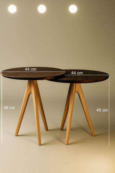 44 cm çapında yuvarlak tablalı, üç ayaklı masif ahşap gövdeli, 48 cm ve 45 cm yüksekliklere sahip modern sehpa seti