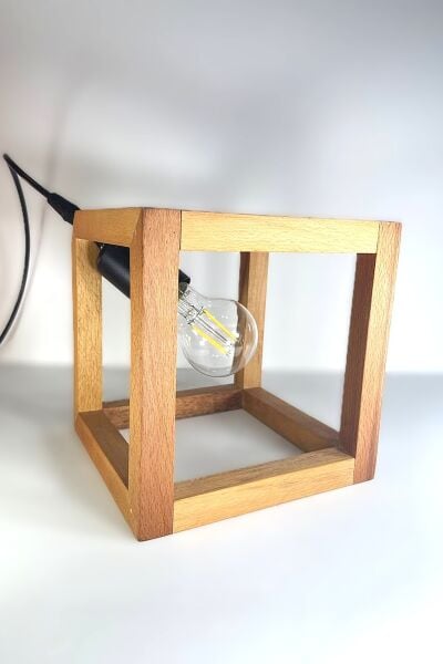 Ahşap Küp Masa Lambası 18 cm – Modern Minimal Dekoratif E27 Abajur