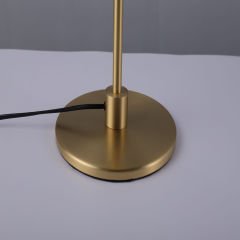 Besa 8056-T Pirinç Kaplama Modern Masa Lambası – Cam Şapkalı Tasarım Gece Lambası ve Ofis Aydınlatması