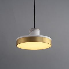 3286 Doğal Mermer ve Pirinç Uzun Silindir LED Sarkıt – Modern Dikey Tasarım Mutfak ve Salon Avizesi
