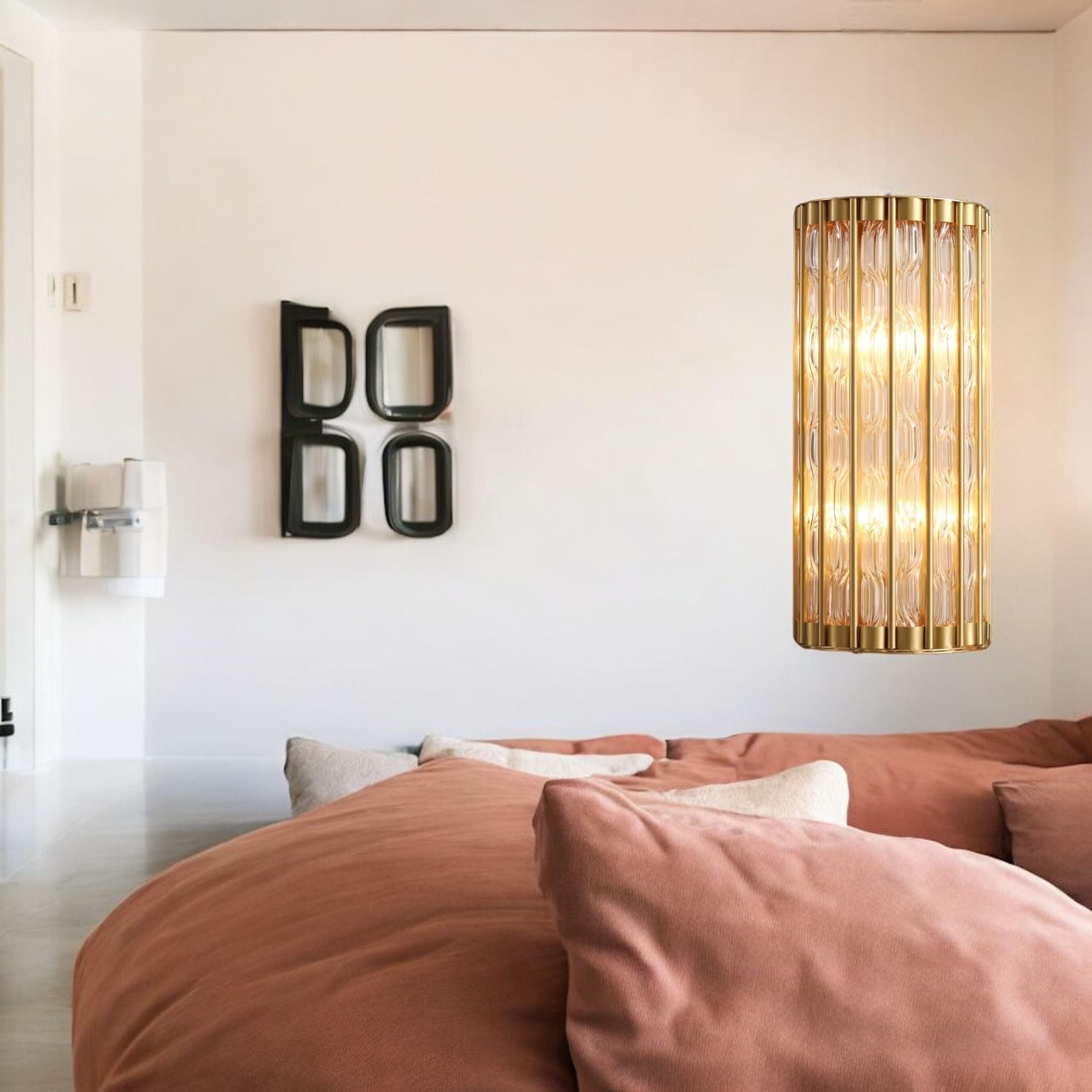 Besa 6302-2 Pirinç Kaplama Desenli Kristal Duvar Apliği – Lüks Salon ve Yatak Başı Aydınlatma