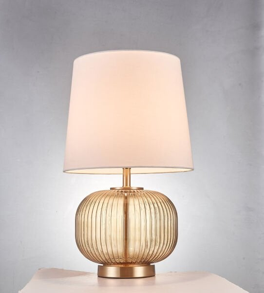 Yatay Yivli Cam Gövdeli Gold Metal Detaylı Kumaş Şapkalı Masa Lambası | Modern Dekoratif Abajur