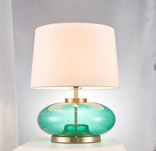 B19005 Oval Cam Masa Lambası | Modern Tasarım, Metal Detaylı, Kumaş Şapkalı Abajur