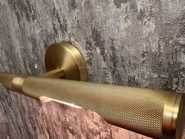 Besa 3201 Gerçek Pirinç Tablo Apliği – Klasik Gold Ayna ve Resim Aydınlatması (46cm)
