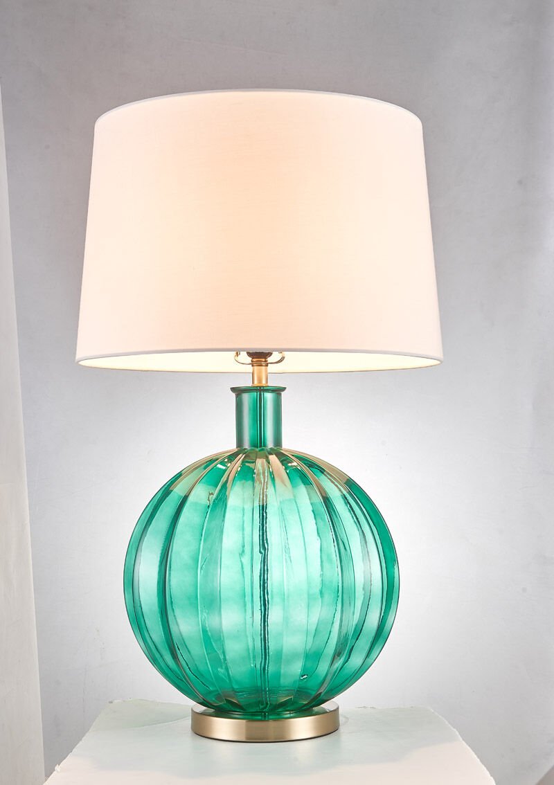 El Yapımı Cam Gövdeli Modern Abajur | Amber & Yeşil Cam, Kumaş Şapkalı Masa Lambası