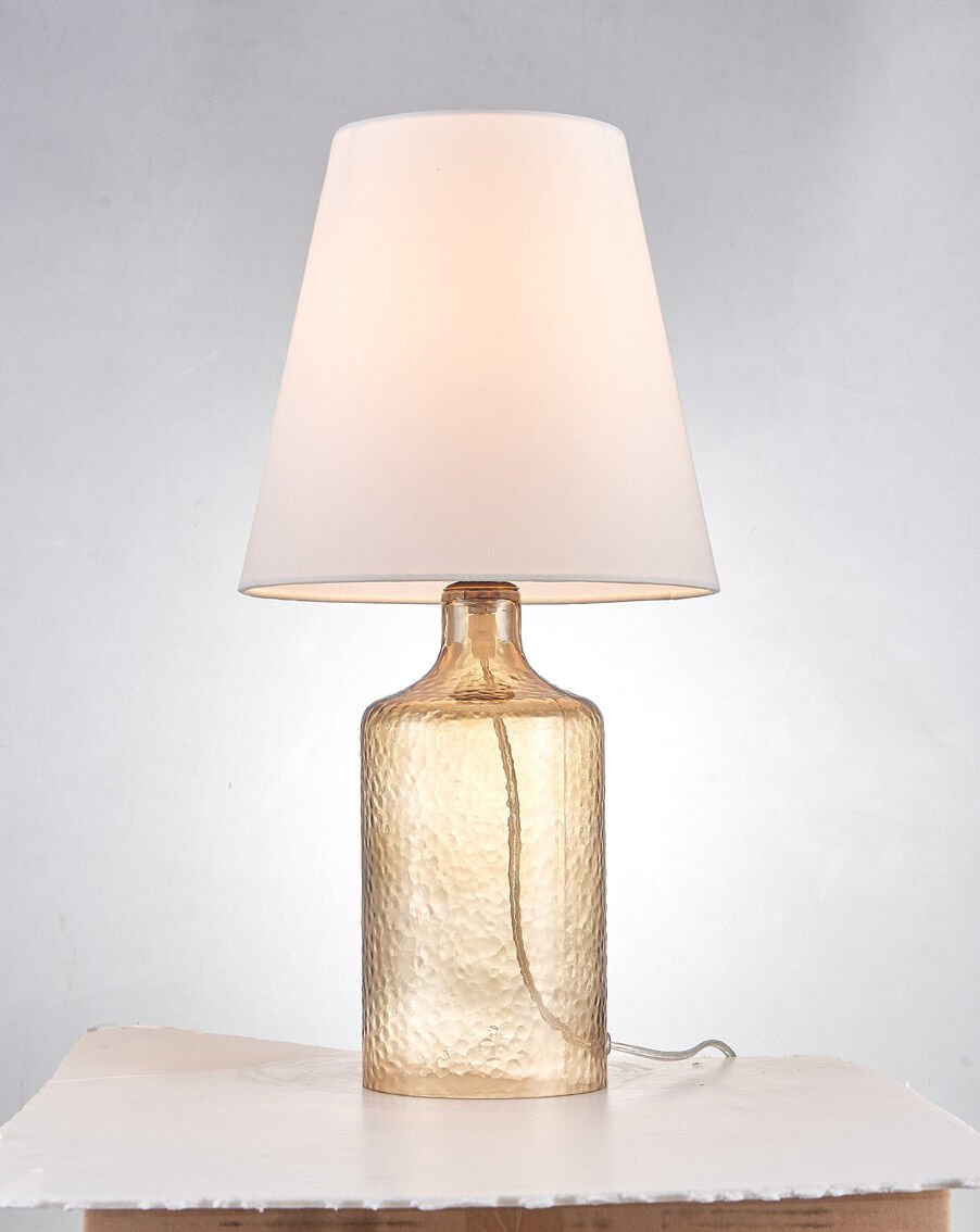 Dokulu Cam Gövdeli Masa Lambası