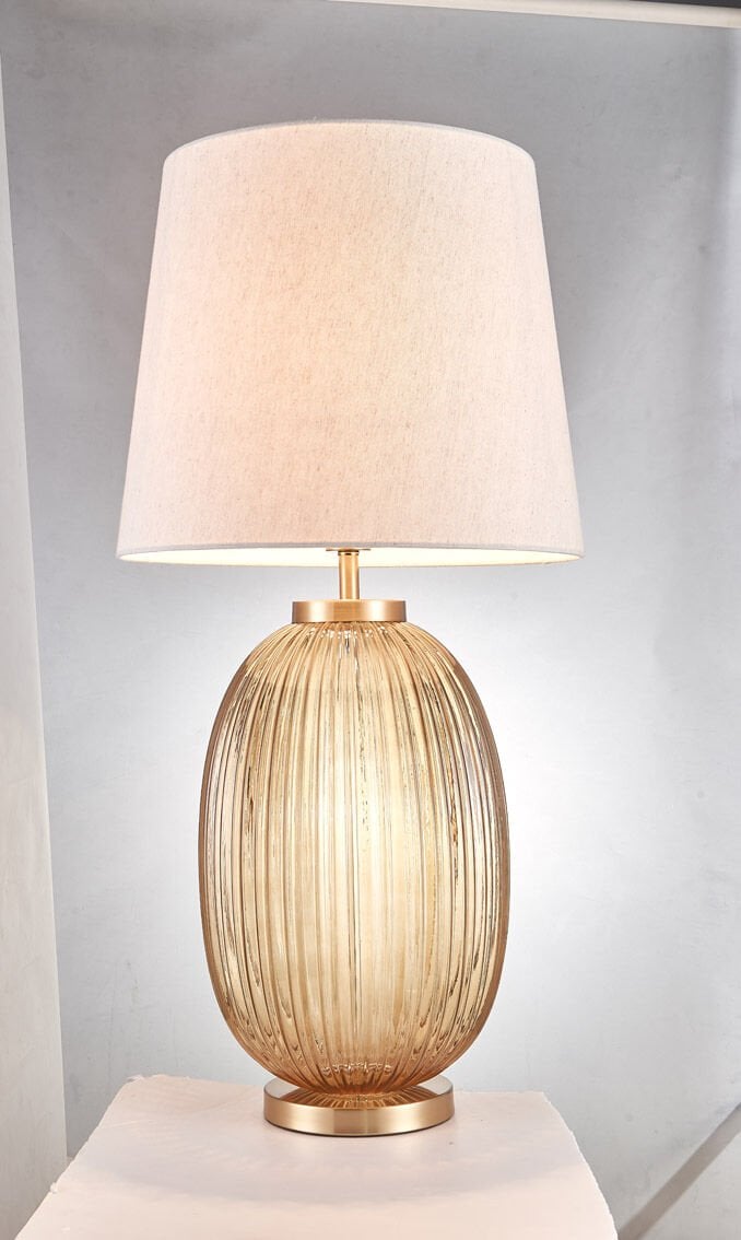 Modern Yivli Cam Gövdeli Masa Lambası | Gold Detaylı Dekoratif Abajur – Amber / Füme / Mor Cam