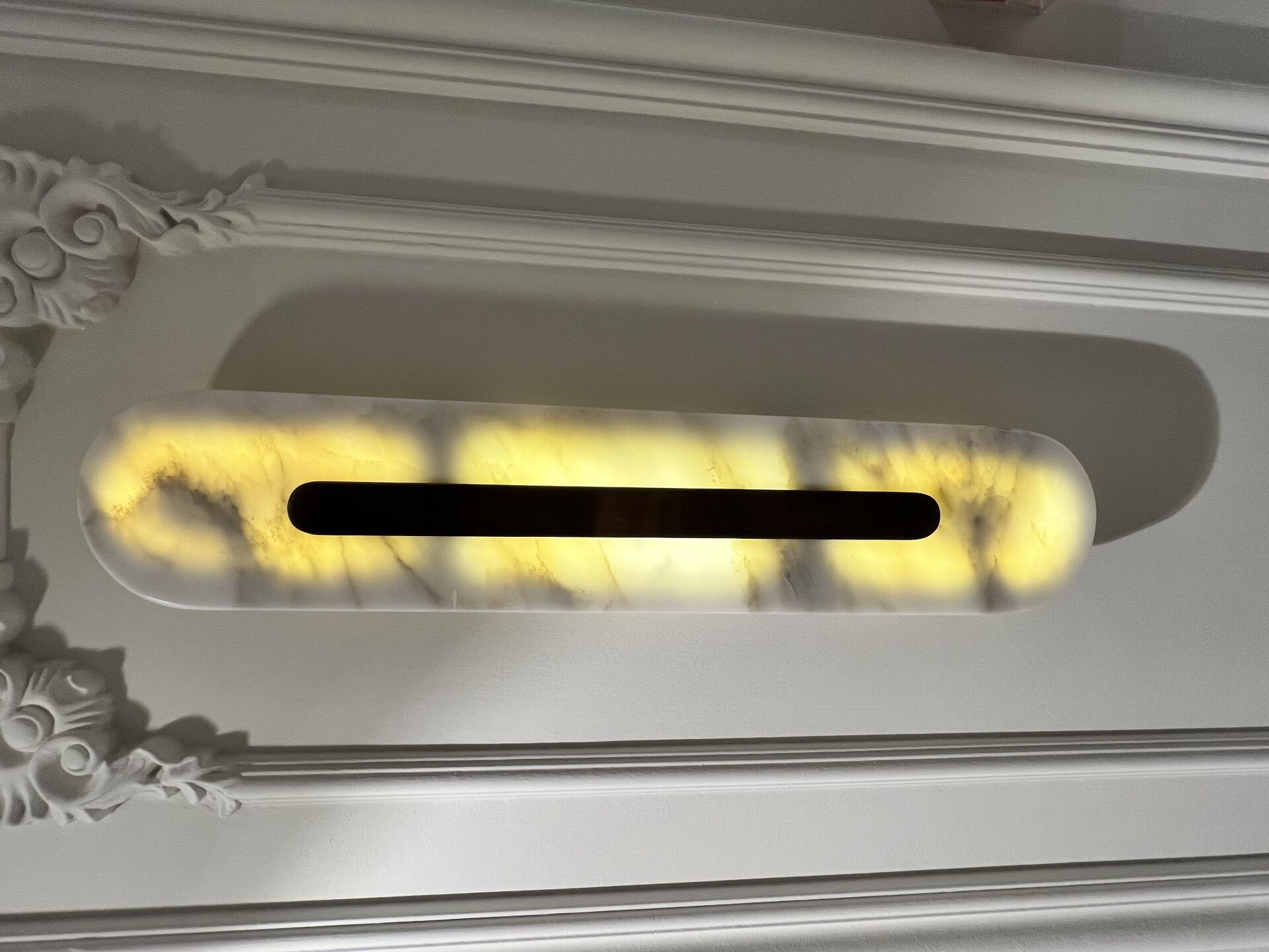 Elips Lazerli Mermer Aplik – Doğal Mermer ve Hassas Lazer Detaylarıyla Lüks Duvar Aydınlatması