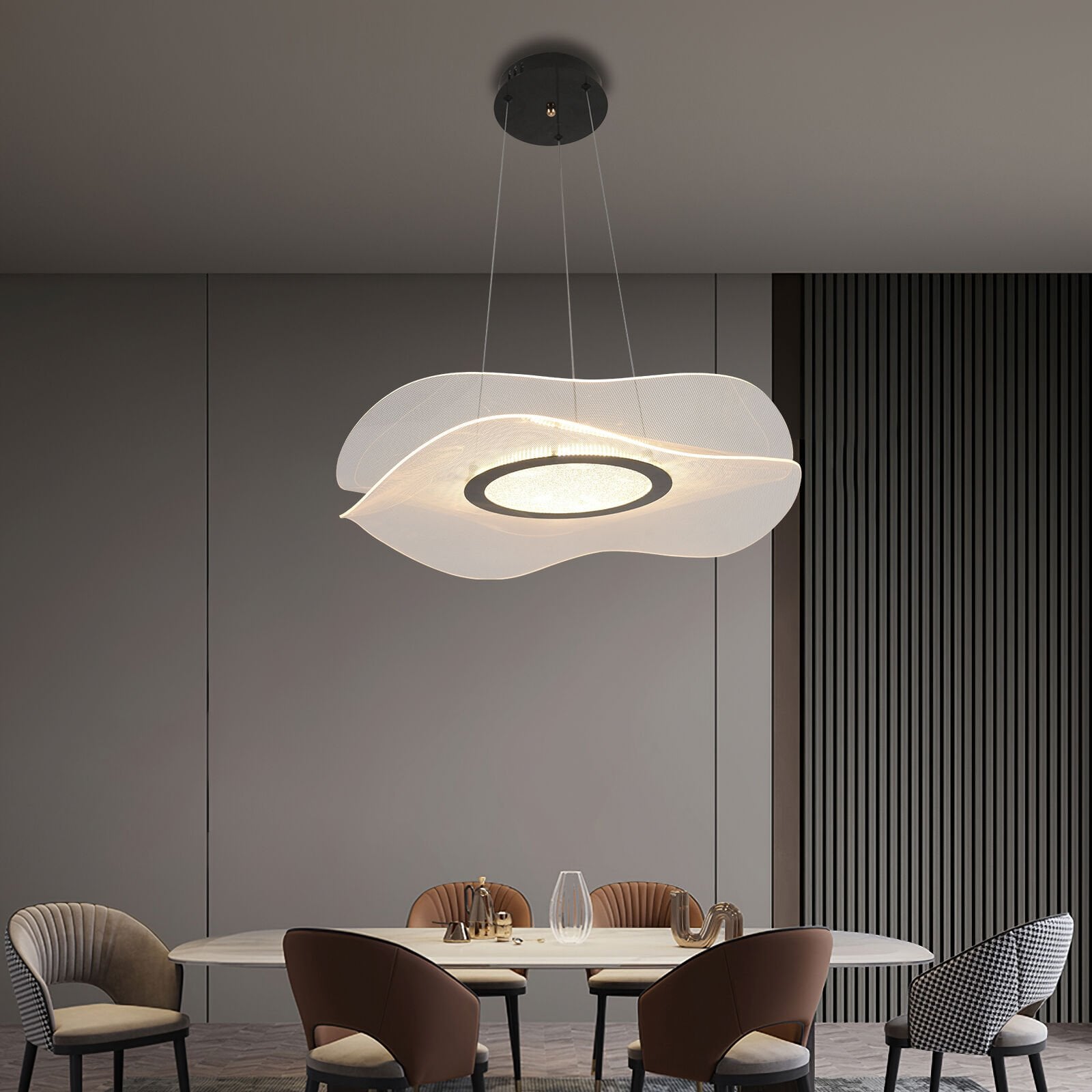 Akrilik Sarkıt Avize – Minimalist Formda, Dayanıklı ve Yumuşak Işık Sunan Modern Aydınlatma