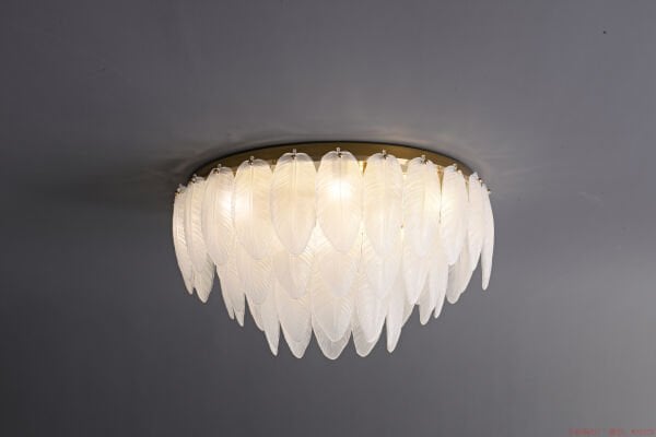 Tüy Kristal Plafonyer – Alçak Tavanlar İçin Görkemli ve Pırıltılı Lüks Tavan Lambası