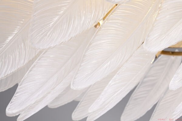 Tüy Kristal Plafonyer – Alçak Tavanlar İçin Görkemli ve Pırıltılı Lüks Tavan Lambası