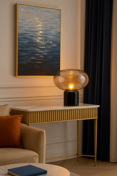 Üfleme Camlı Abajur – Sanatsal ve Zarif Masa Lambası | Hassas El İşçiliğiyle Oluşturulmuş Işık Gölgesi