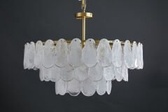 Dökme Cam Yuvarlak Sarkıt Avize – Sanatsal Doku ve Benzersiz Yansımalar Sunan Modern Merkezi Aydınlatma