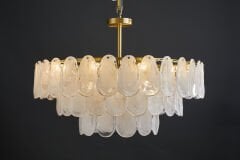 Dökme Cam Yuvarlak Sarkıt Avize – Sanatsal Doku ve Benzersiz Yansımalar Sunan Modern Merkezi Aydınlatma