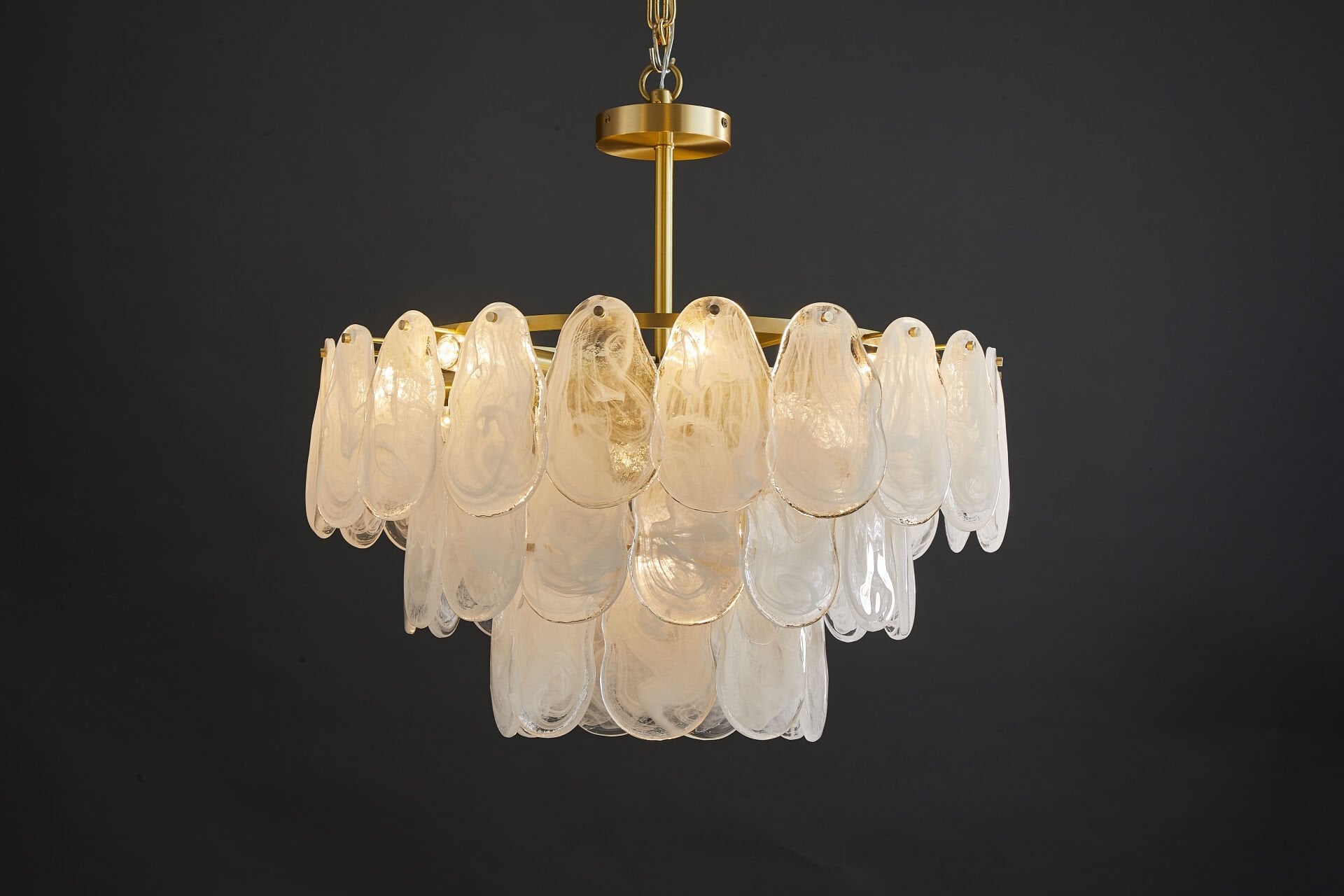 Dökme Cam Yuvarlak Sarkıt Avize – Sanatsal Doku ve Benzersiz Yansımalar Sunan Modern Merkezi Aydınlatma