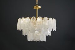 60 cm Çapında Yuvarlak Dökme Cam Sarkıt Avize – Görkemli ve Sanatsal Dokuya Sahip Merkezi Aydınlatma