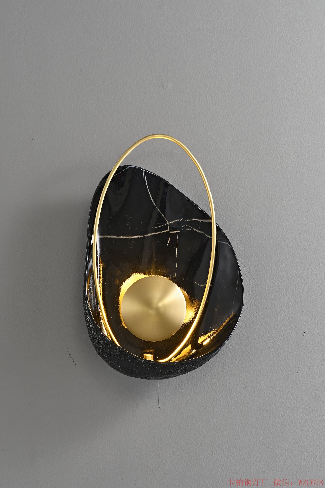 Seramik Aplik – Dokusal Zenginlik ve Yumuşak Işık Veren El Yapımı Görünümlü Duvar Lambası