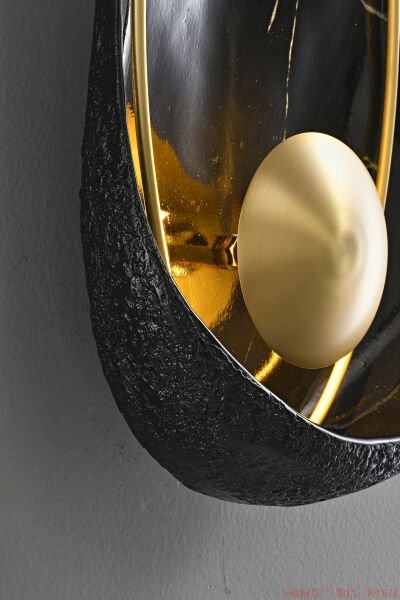 Seramik Aplik – Dokusal Zenginlik ve Yumuşak Işık Veren El Yapımı Görünümlü Duvar Lambası