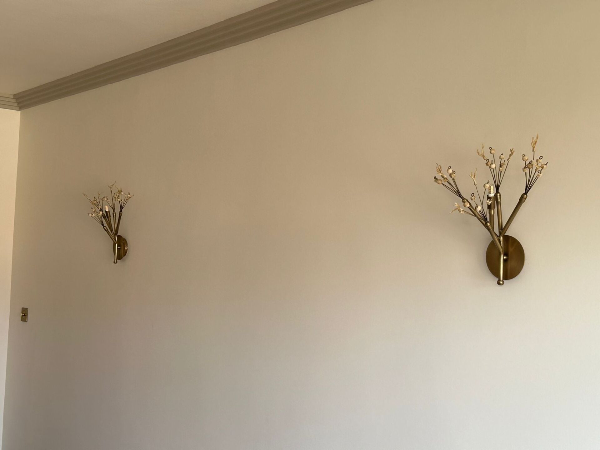 Ağaç Dalı Boncuk Aplik – Doğal ve Sanatsal Tasarım Lüks Rustik Duvar Lambası