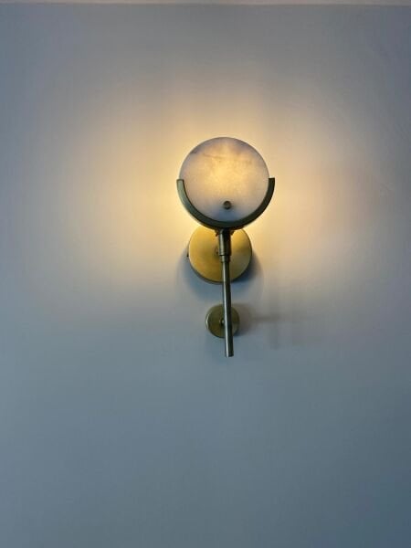 Mermer Görünümlü Aplik Duvar Lambası – Lüks ve Zamansız Tasarım Dekoratif Accent Aydınlatma