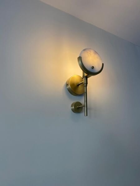 Mermer Görünümlü Aplik Duvar Lambası – Lüks ve Zamansız Tasarım Dekoratif Accent Aydınlatma