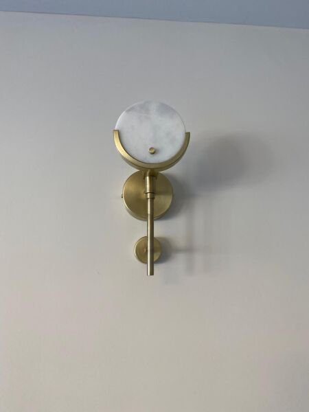 Mermer Görünümlü Aplik Duvar Lambası – Lüks ve Zamansız Tasarım Dekoratif Accent Aydınlatma