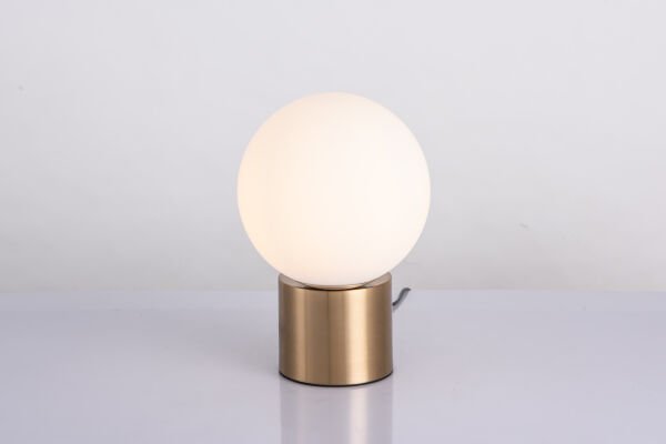 Minimalist Gold Masa Lambası - Silindirik Tabanlı Küre Abajur