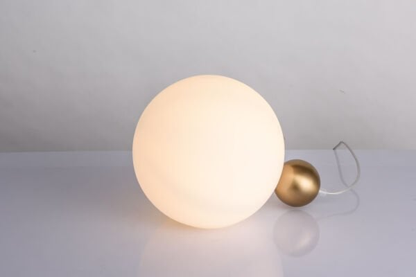 Minimalist Küre Masa Lambası - Gold Küre Detaylı Modern Tasarım Abajur
