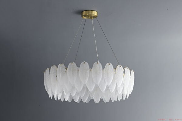 80 cm Çapında Dev Tüy Sarkıt Avize – Yüksek Tavanlar İçin Muazzam Boyutlu Lüks Dekorasyon Parçası