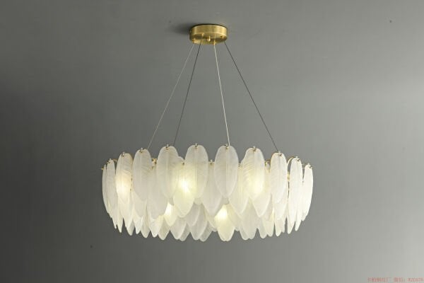 80 cm Çapında Dev Tüy Sarkıt Avize – Yüksek Tavanlar İçin Muazzam Boyutlu Lüks Dekorasyon Parçası