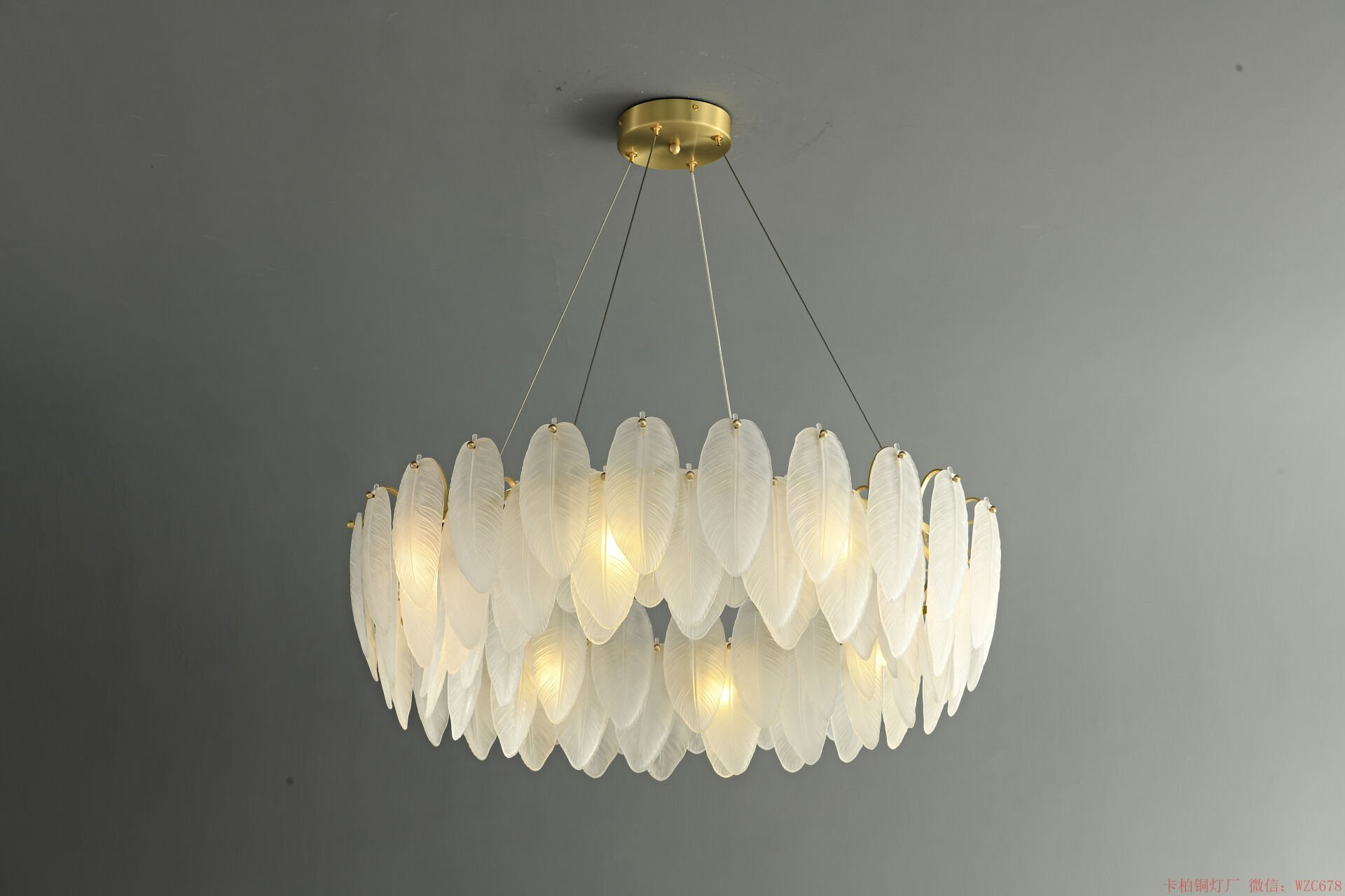 80 cm Çapında Dev Tüy Sarkıt Avize – Yüksek Tavanlar İçin Muazzam Boyutlu Lüks Dekorasyon Parçası