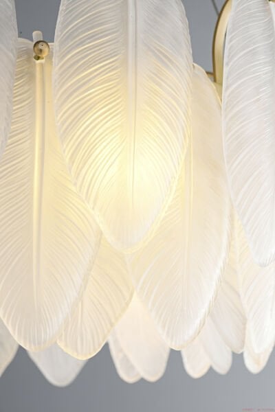 60 cm Çapında Tüy Sarkıt Avize – Lüks, Yumuşak ve İddialı Büyük Boy Salon ve Yatak Odası Aydınlatması