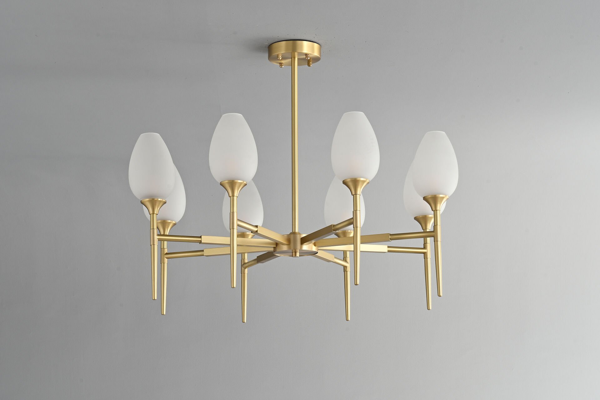 Modern Altın Gövdeli 8’lı Opal Cam Avize | Şık ve Minimal Salon Avizesi