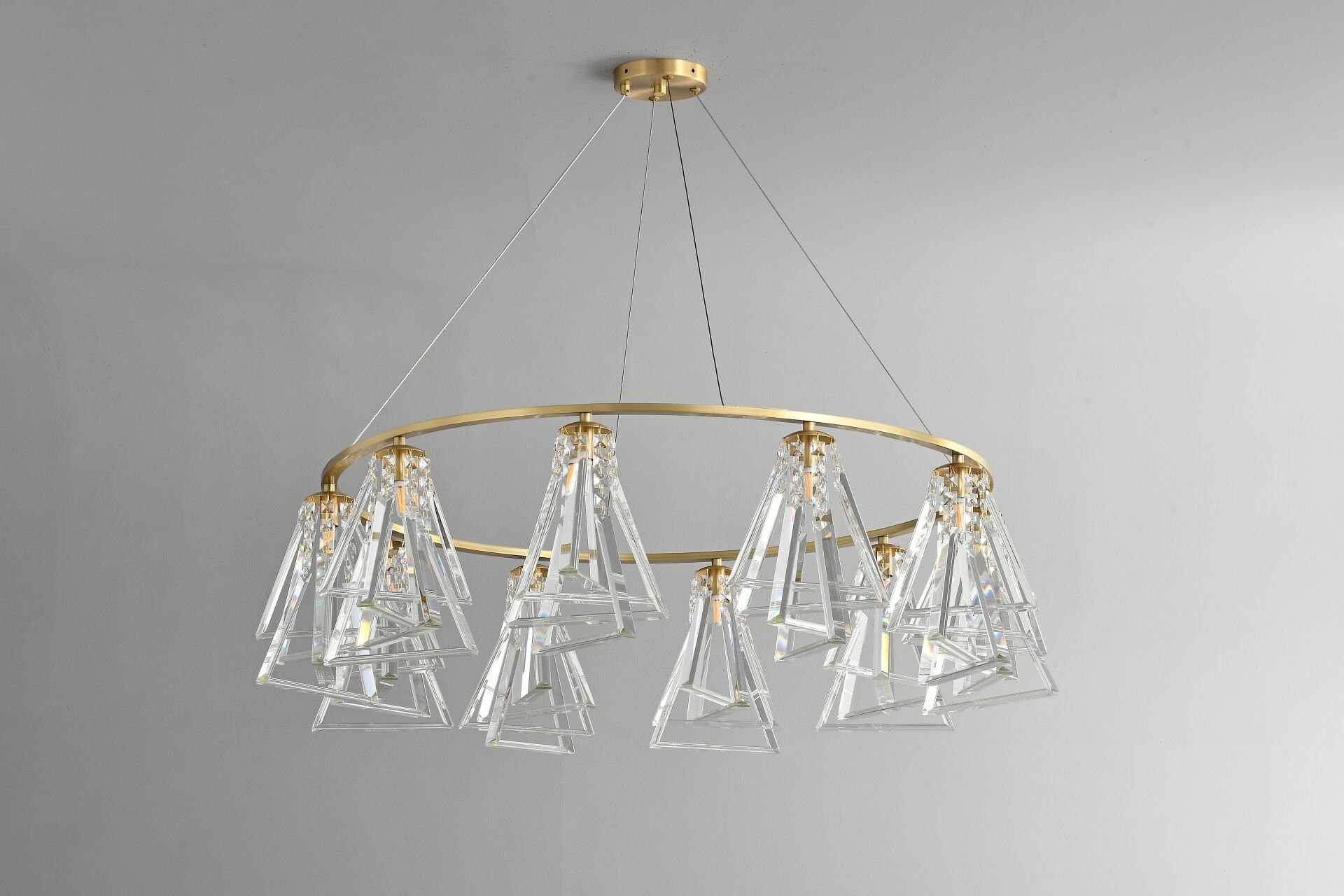 Altın Halka Geometrik Kristal Avize – Modern Lüks Cam Sarkıt Aydınlatma